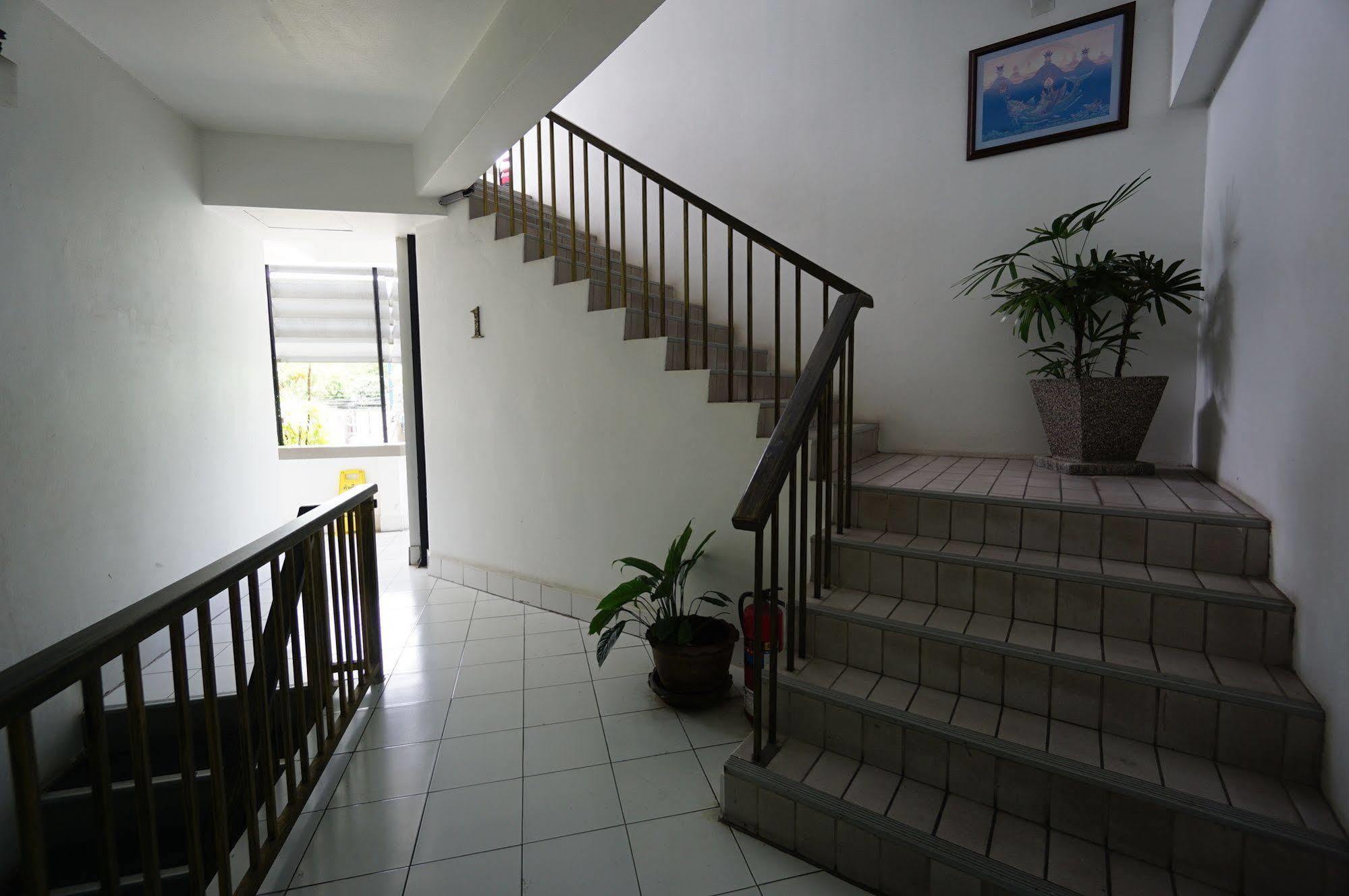 The Auto Place Phuket Bagian luar foto