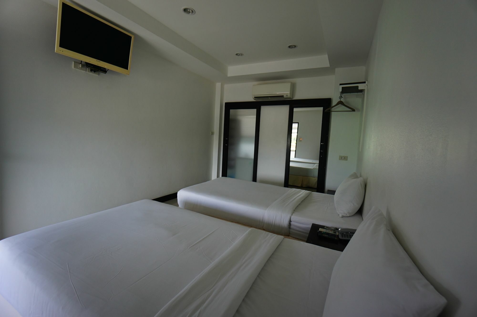 The Auto Place Phuket Bagian luar foto